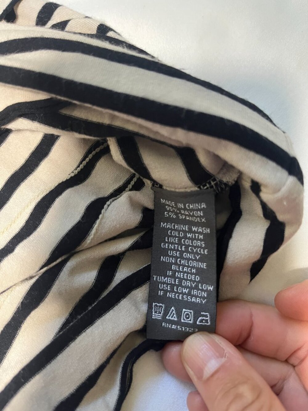 Vince Camuto Top - Picture 4 of 6